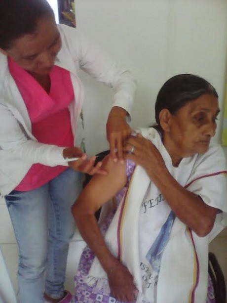 vacunacion-abuela.jpg - 70.33 kB