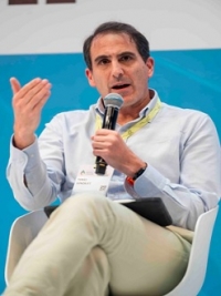 Estudio recomienda a Colombia liberar el precio de la gasolina y focalizar los subsidios para grupos vulnerables