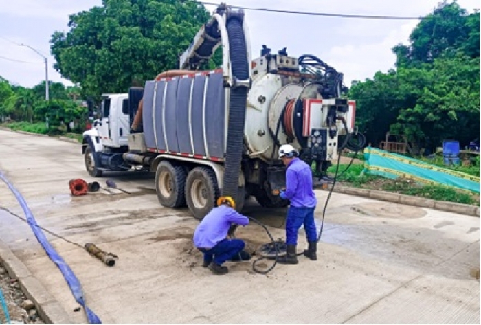 Alcaldía de Yopal realizó jornada de limpieza de pozos de inspección en Tilodirán