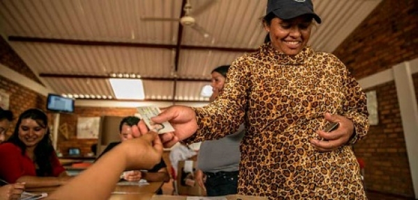 Un total de 943 mujeres aspiran al Congreso este 11 de marzo