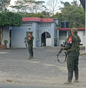 Mientras el presidente Iván Duque presidía consejo de seguridad en Arauca, el ELN paseaba por las calles del centro poblado La Esmeralda en un claro desafío al Gobierno Nacional y a la Fuerza Pública
