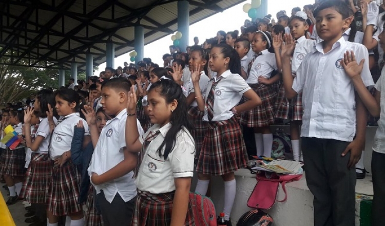 Instituciones educativas no pueden privar del acceso a clases a estudiantes que no porten el uniforme escolar