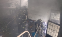 Cuantiosas perdidas dejó voraz incendio en una fabrica de colchones en La Guafilla