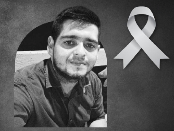 Motociclista impactó con oso hormiguero: perdió el control del vehículo y chocó de frente con un tractocamión