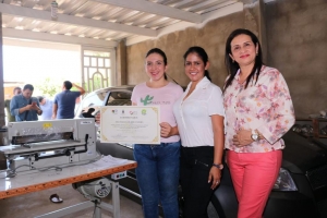 35 jóvenes microempresarios de 17 municipios recibieron herramientas y equipos