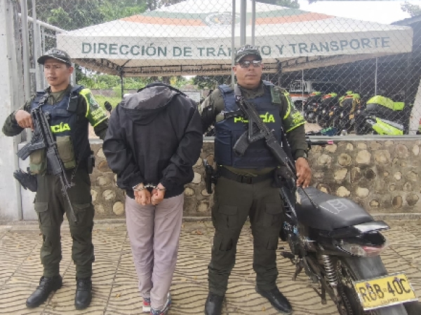 Se movilizaba en una motocicleta con los números del chasis y el motor adulterados cuando fue capturado
