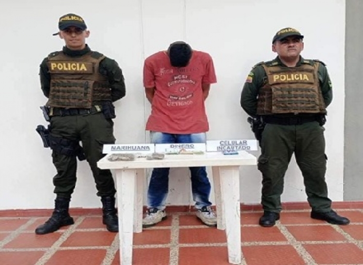 Vendía cigarrillos de marihuana cuando fue capturado por la Policía