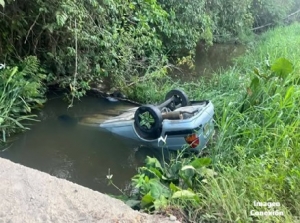 En Villanueva vehículo que terminó en el lecho de un caño dejó una persona muerta
