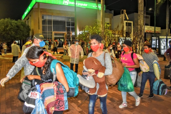 Otros 90 migrantes venezolanos salieron voluntariamente de Yopal con destino a la frontera