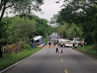 Accidente de bus y ambulancia ocasionó monumental trancón en vía Yopal-Paz de Ariporo
