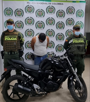 Se movilizaba por la Marginal del LLano en moto robada y lo capturaron