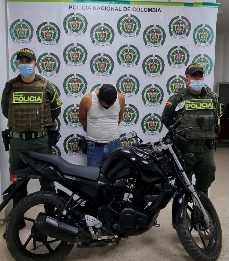 Se movilizaba por la Marginal del LLano en moto robada y lo capturaron