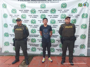 Hombre que se subió a un árbol para esconderse de la policía fue capturado y enviado a la cárcel por el delito de hurto