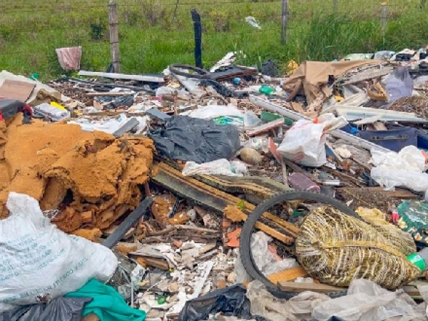 Algunos ciudadanos indisciplinados insisten en convertir varios puntos de la ciudad en un basurero