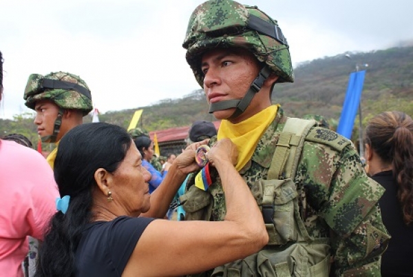 Juraron a la bandera soldados de la democracia