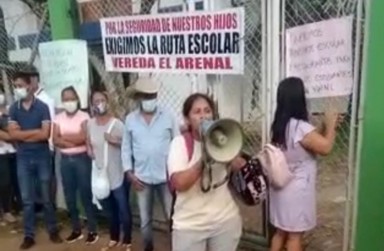 La falta de transporte escolar puso a protestar a los padres de familia en Yopal