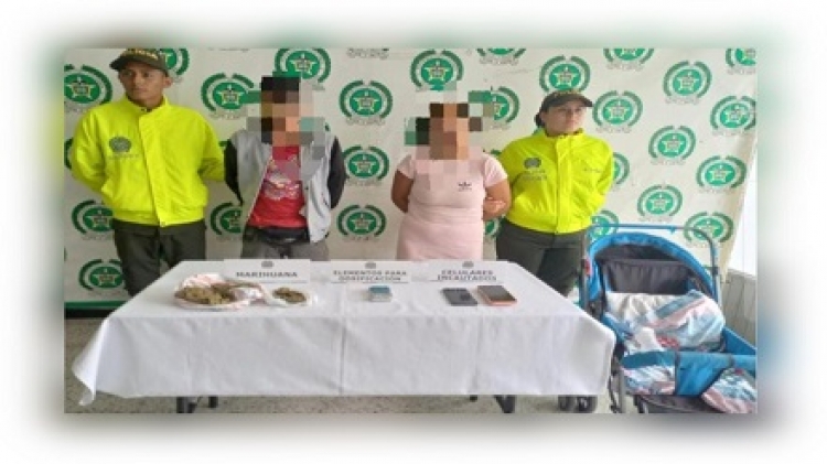 Detenida pareja que fue sorprendida cargando droga en el coche de su hijo