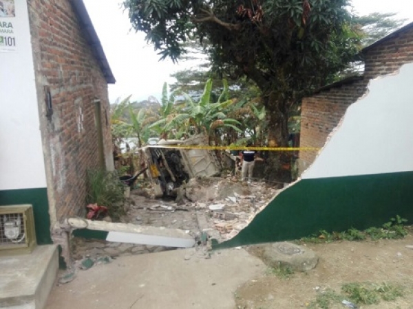 Camioneta colisionó contra una vivienda en Támara, cinco heridos