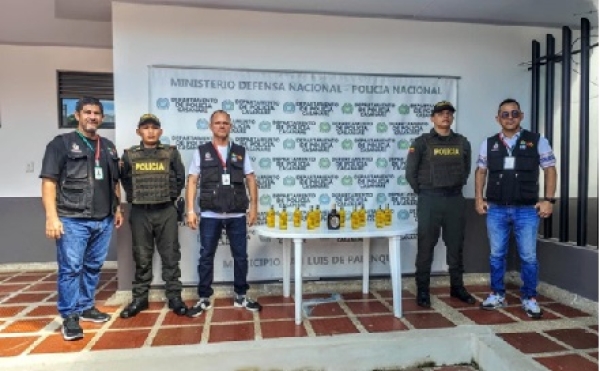 Autoridades decomisan licor adulterado en operativo en San Luis de Palenque