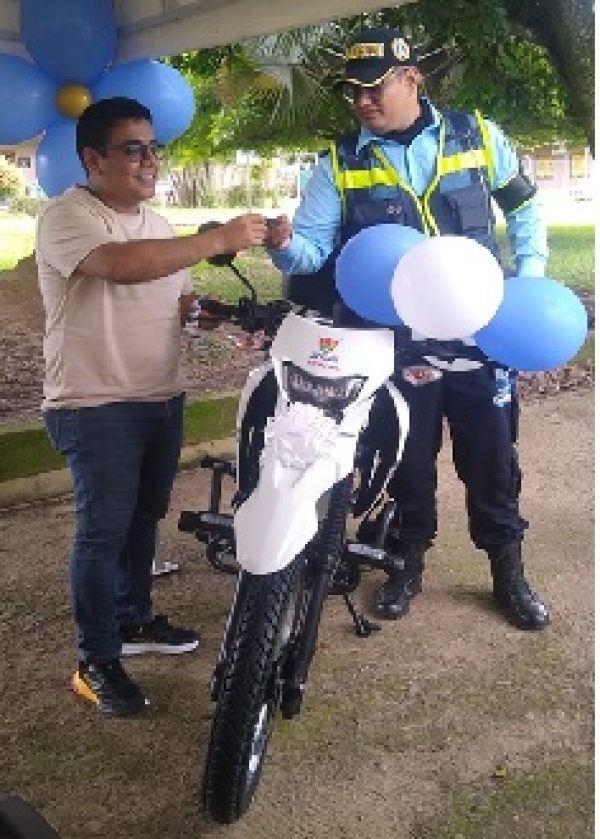 Secretaría de Movilidad entregó dos nuevas motocicletas al cuerpo de agentes de tránsito