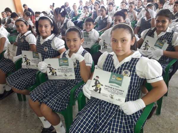 930 estudiantes de Yopal se graduan en prevención y lucha contra el consumo de drogas