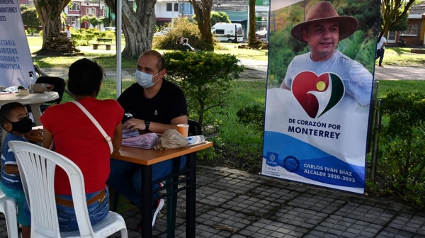Alcalde de Monterrey atendió a la comunidad en el parque