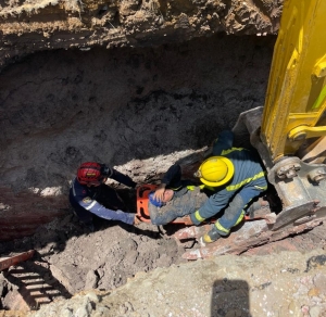 Rescatan a obrero que quedó atrapado por un alud de tierra en Orocuè