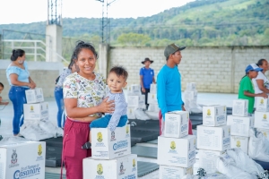 Familias indígenas de Barronegro recibieron ayudas humanitarias
