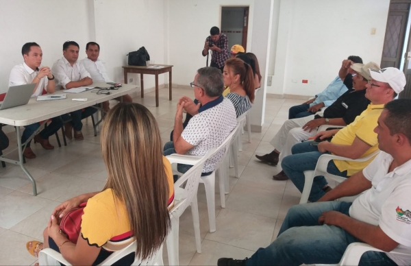 Alcaldía y taxistas discuten estudio tarifario, seguridad y controles viales en Yopal