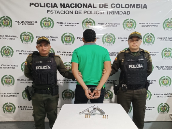 Portada un revólver calibre 38 cuando fue abordado  por la Policía