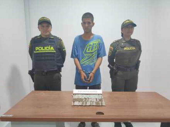 Capturado cuando llevaba cigarrillos de marihuana en el bolso