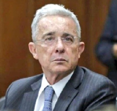 Uribe cuestiona sentencia en su contra
