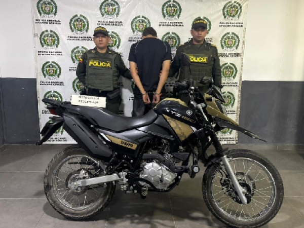 Policía captura a un hombre y recupera motocicleta hurtada en aguazul