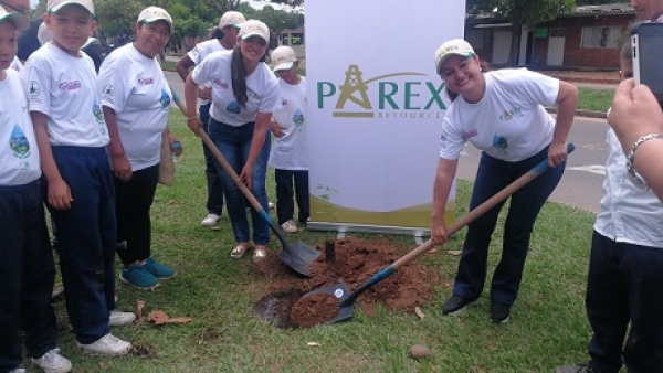 Parex entregó un bus y más de 5 mil árboles a Villanueva