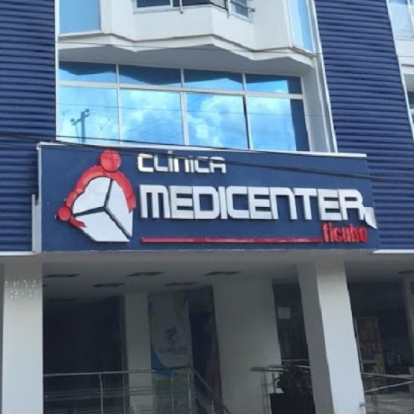 Hospitalizado médico que atendió a paciente muerta por enfermedad sin establecer