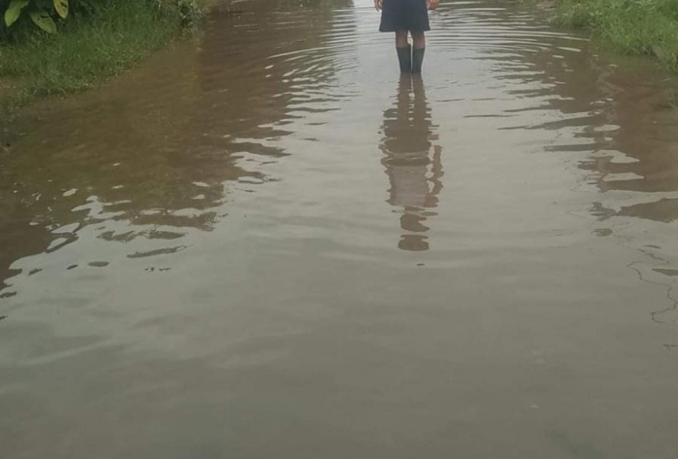 SOS para familias de La Bendición por rebosamiento de pozos sépticos