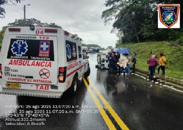 Camión sufrió volcamiento lateral en la Marginal del Llano