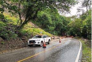 Se habilito pasó controlado a un solo carril por la Transversal del Sisga
