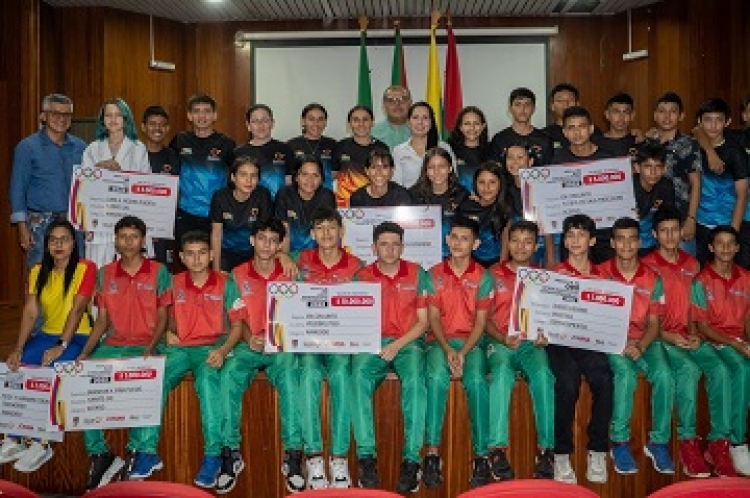 Deportistas destacados de Aguazul recibieron incentivos económicos por sus logros en el 2022