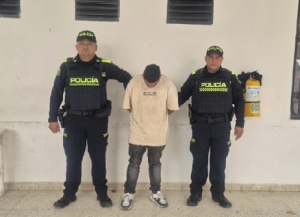 Detienen a joven de 23 años por intento de hurto en institución educativa