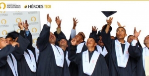 Miembros de la Fuerza Pública, heridos o con discapacidad, se graduaron del programa educativo Héroe Tech