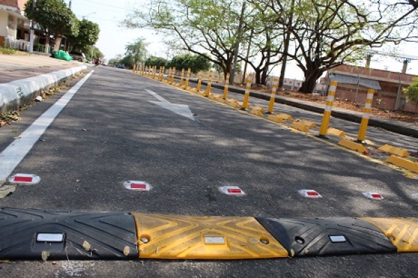 Avanzan trabajos de demarcación y señalización de vías críticas de Yopal