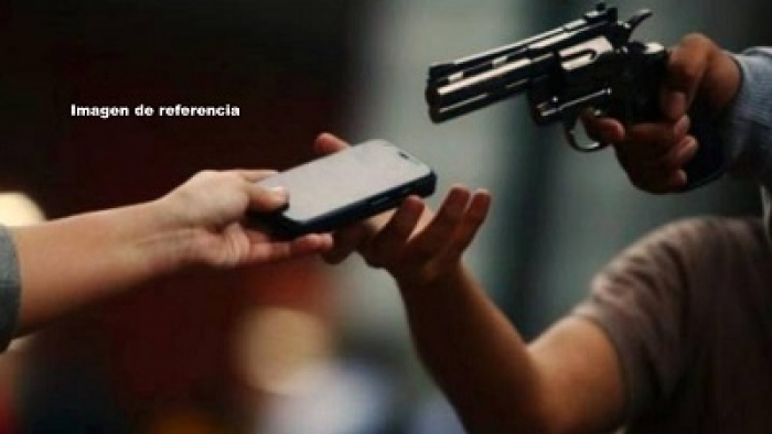 Le roban el celular y además le propinan dos tiros con arma traumática