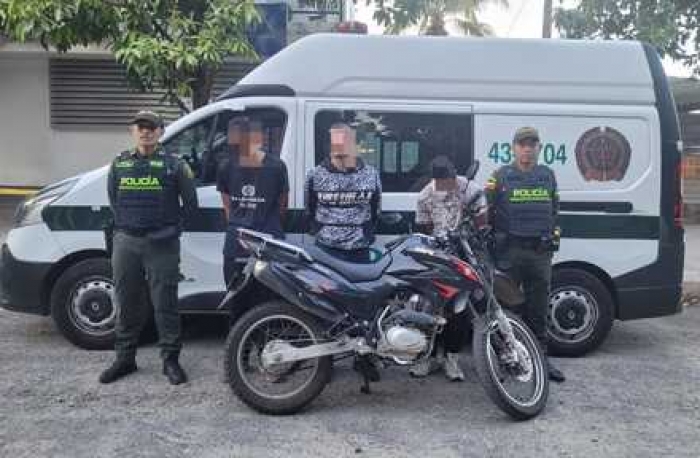 Detenidos tres sujetos luego de atracar a los residentes de una casa en Las Américas