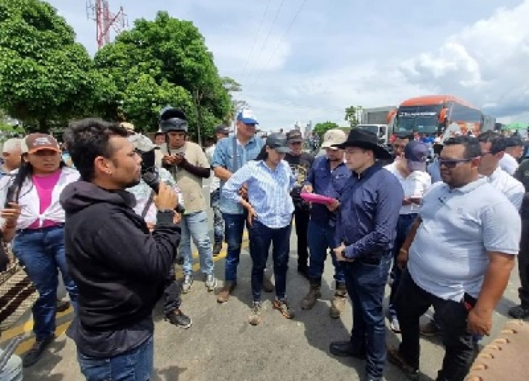 En Villanueva llegaron a un acuerdo para encender la luz que ilumine un mejor servicio de energía