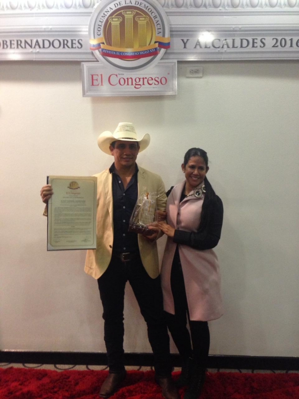 Alirio Barrera condecorado como &#039;mejor gobernador del cuatrienio&#039; por la revista El Congreso