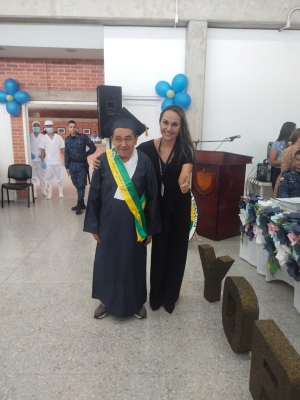 Yopal: adulto mayor privado de la libertad recibió su diploma de bachiller