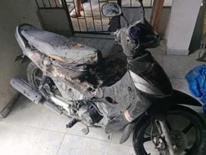 Hombre iracundo quemó la motocicleta de su progenitora