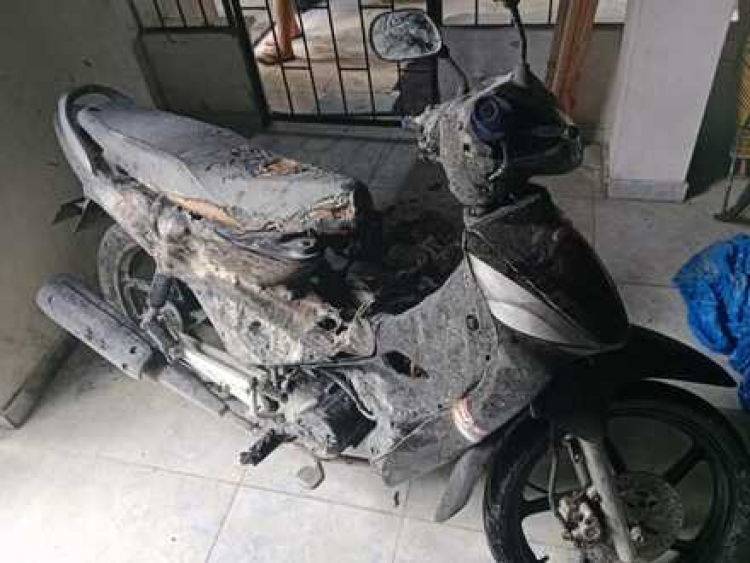 Hombre iracundo quemó la motocicleta de su progenitora