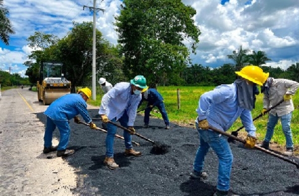 Avanzan trabajos de mejoramiento en la vía Picón - Arenal